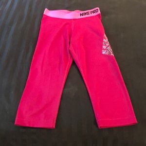NIKE PRO Capri hot pink leggings